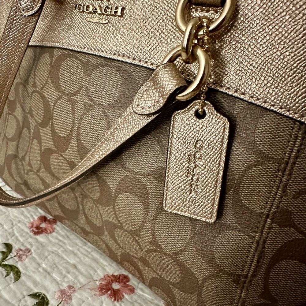 “👜 COACH Metallic Gold Signature Bag ✨ Luxury Chic & Classic Style 💫” - Picture 10 of 11